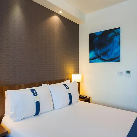 Holiday Inn Express Harlow By Ihg Exterior photo