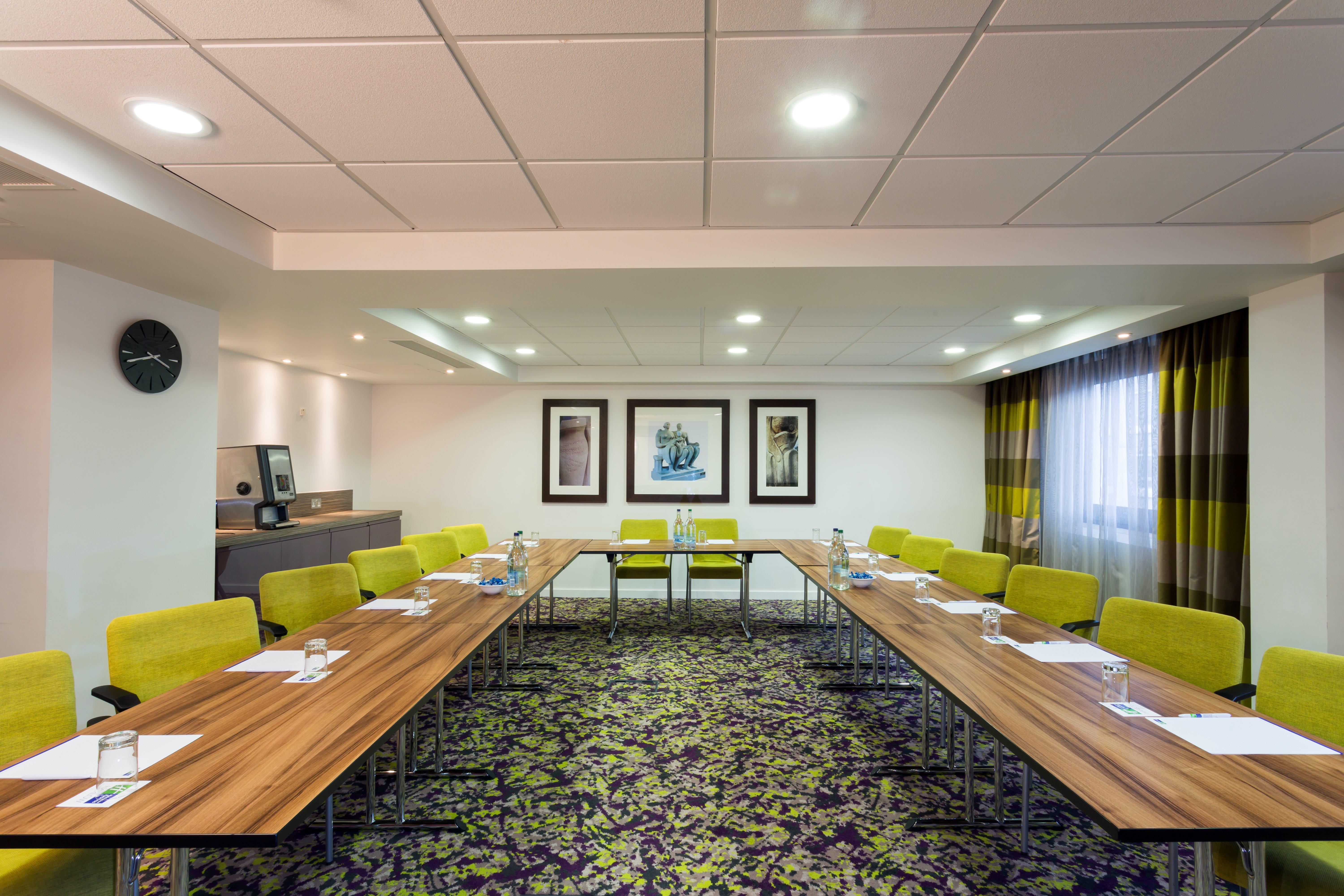 Express By Ihg 3* Harlow