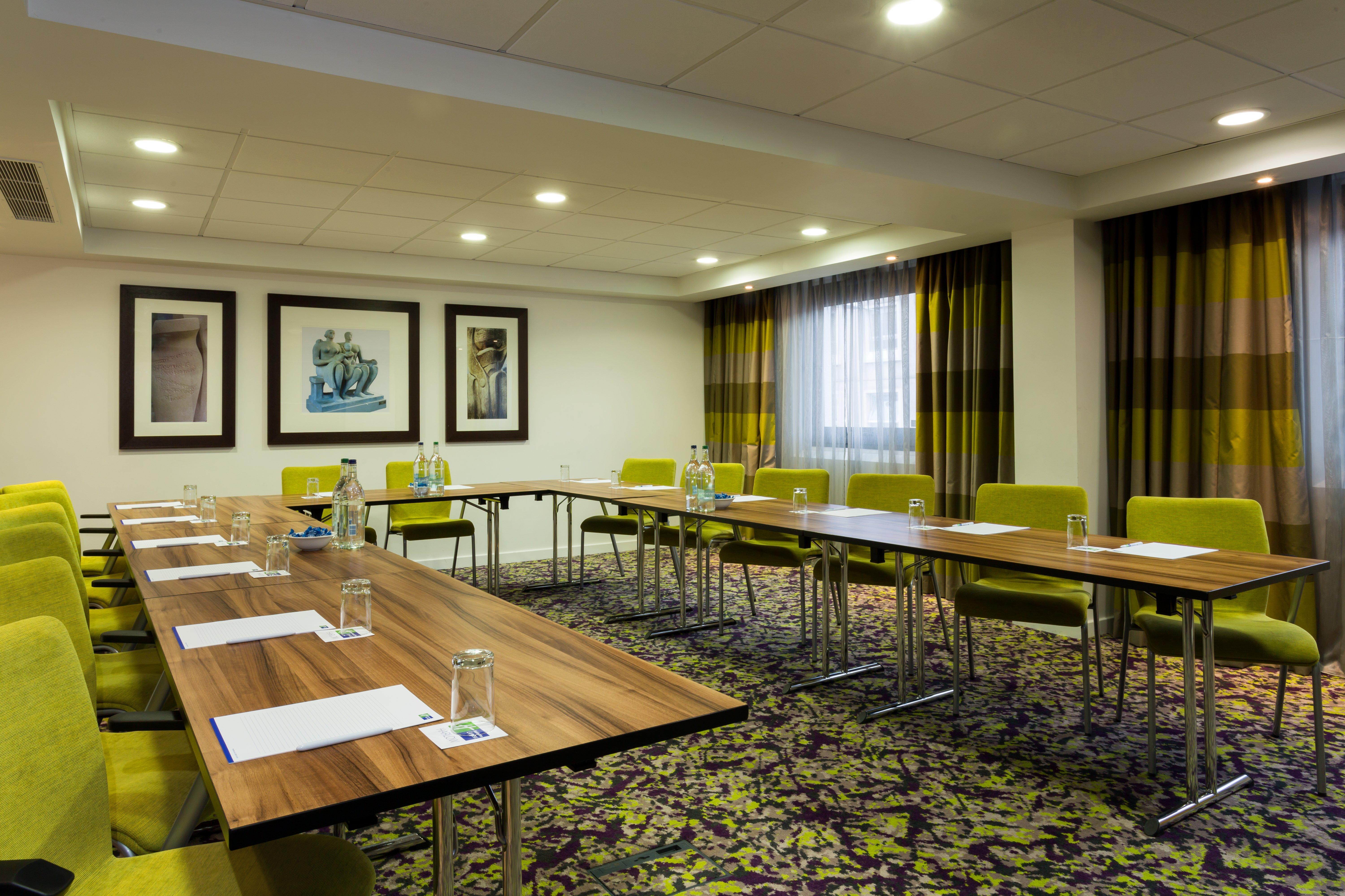 Express By Ihg 3* Harlow