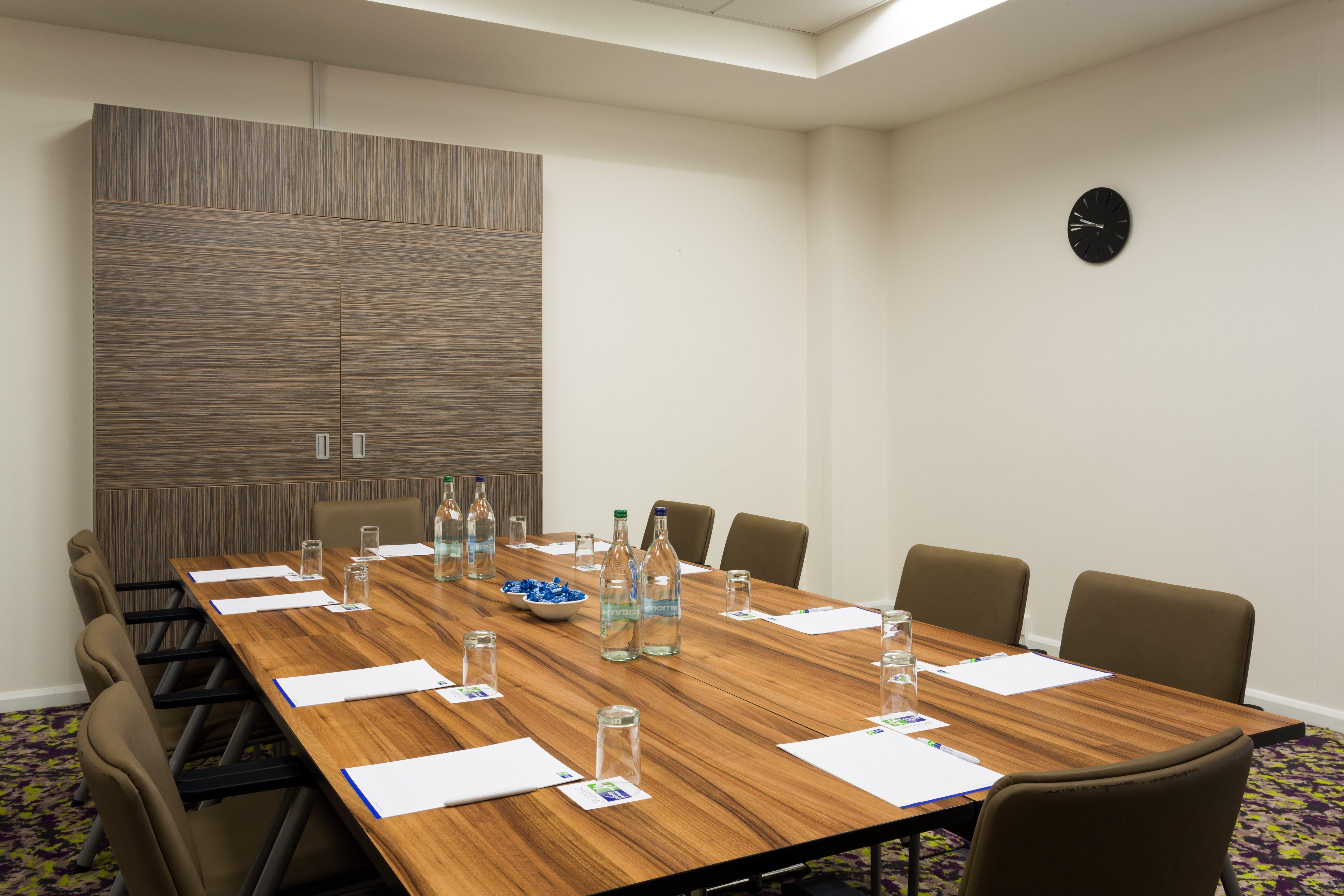 Express By Ihg Harlow