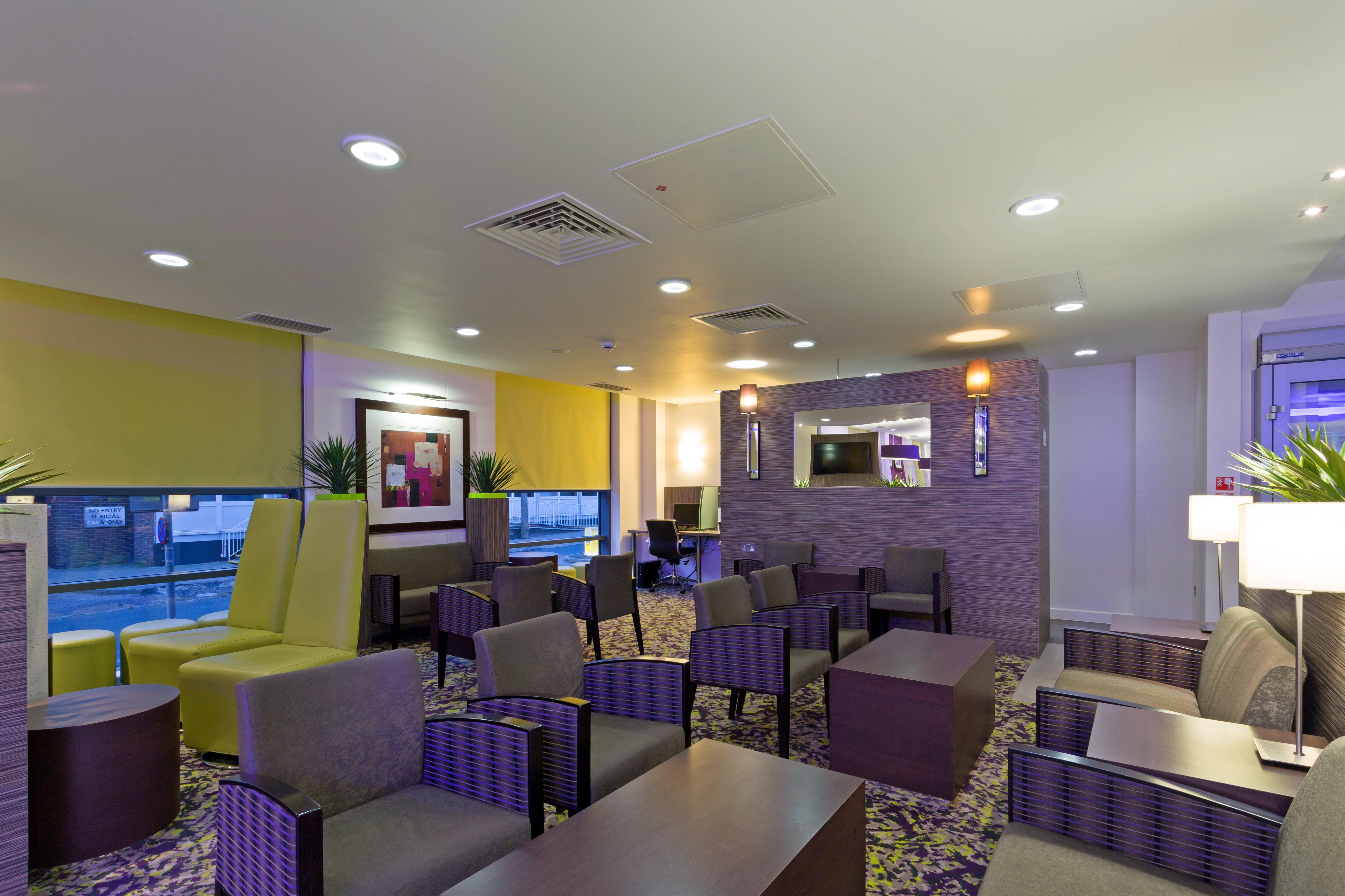 Hotel Express By Ihg Harlow