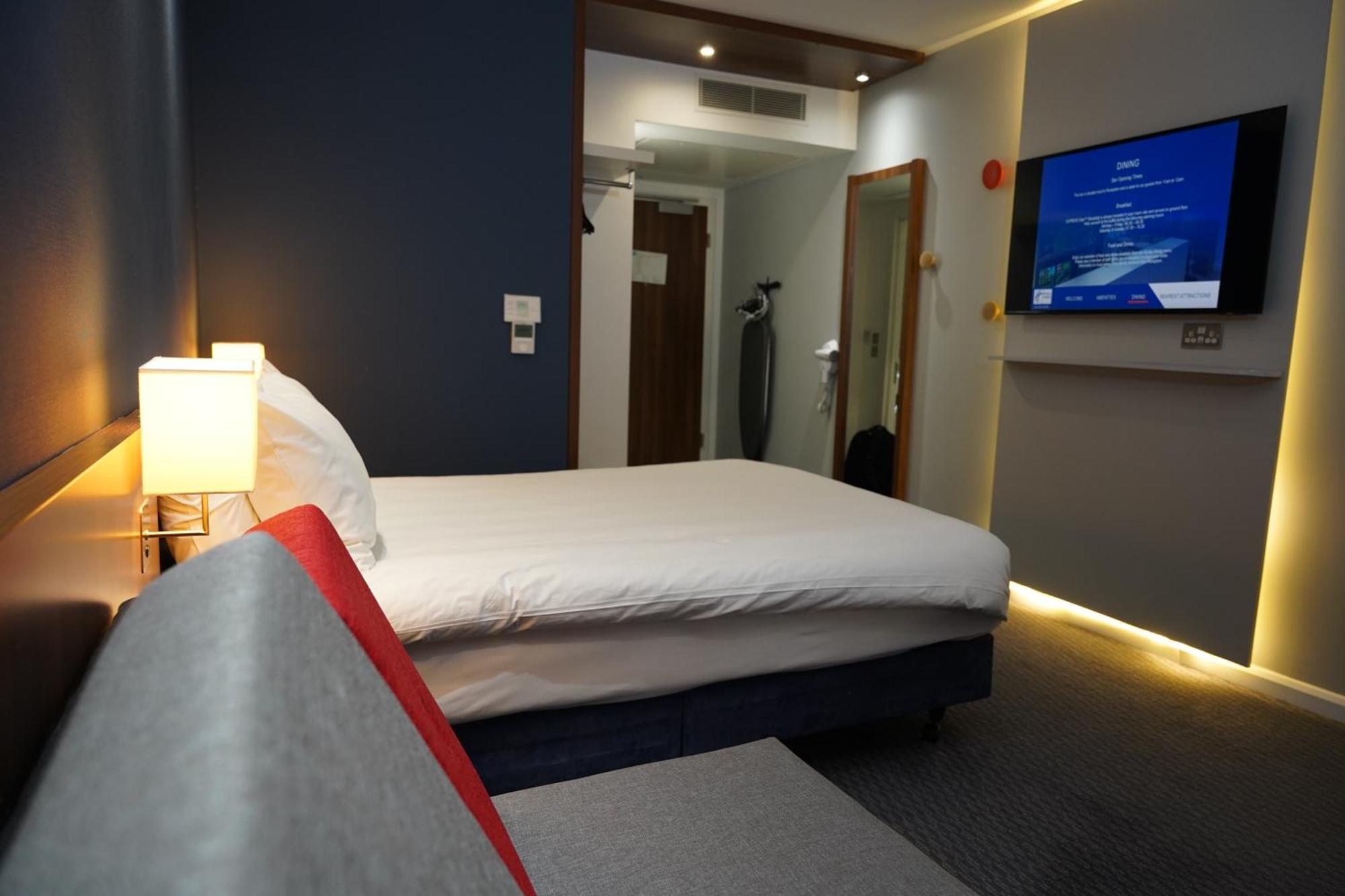 Express By Ihg 3* Harlow
