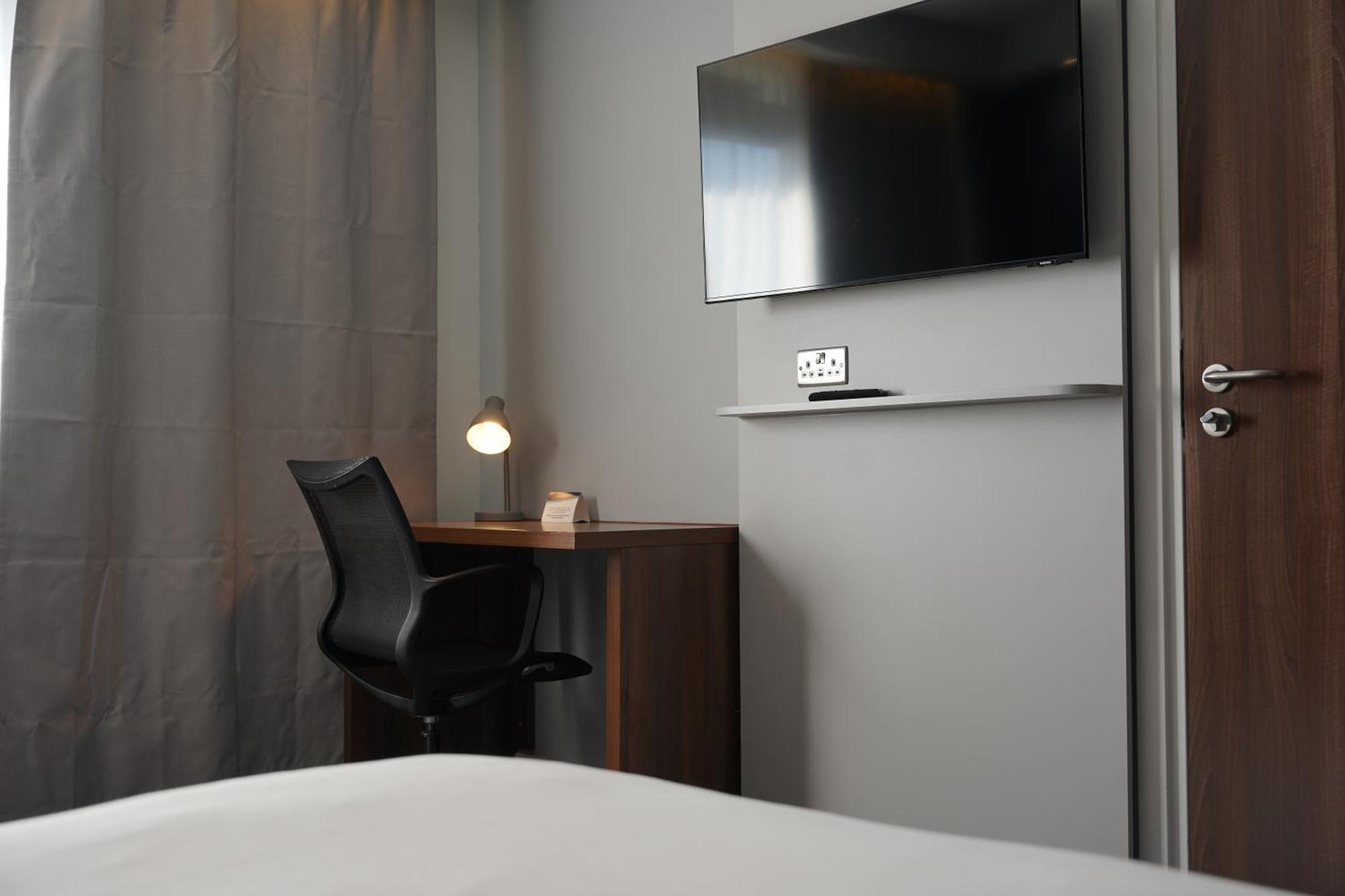 Express By Ihg Hotel 3*