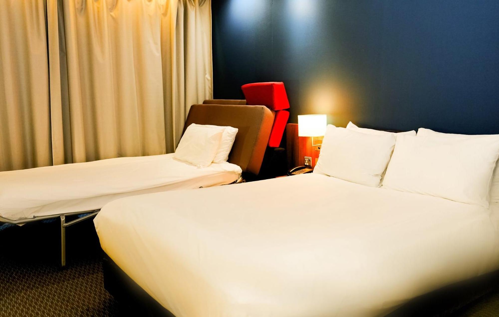 Express By Ihg 3* Harlow