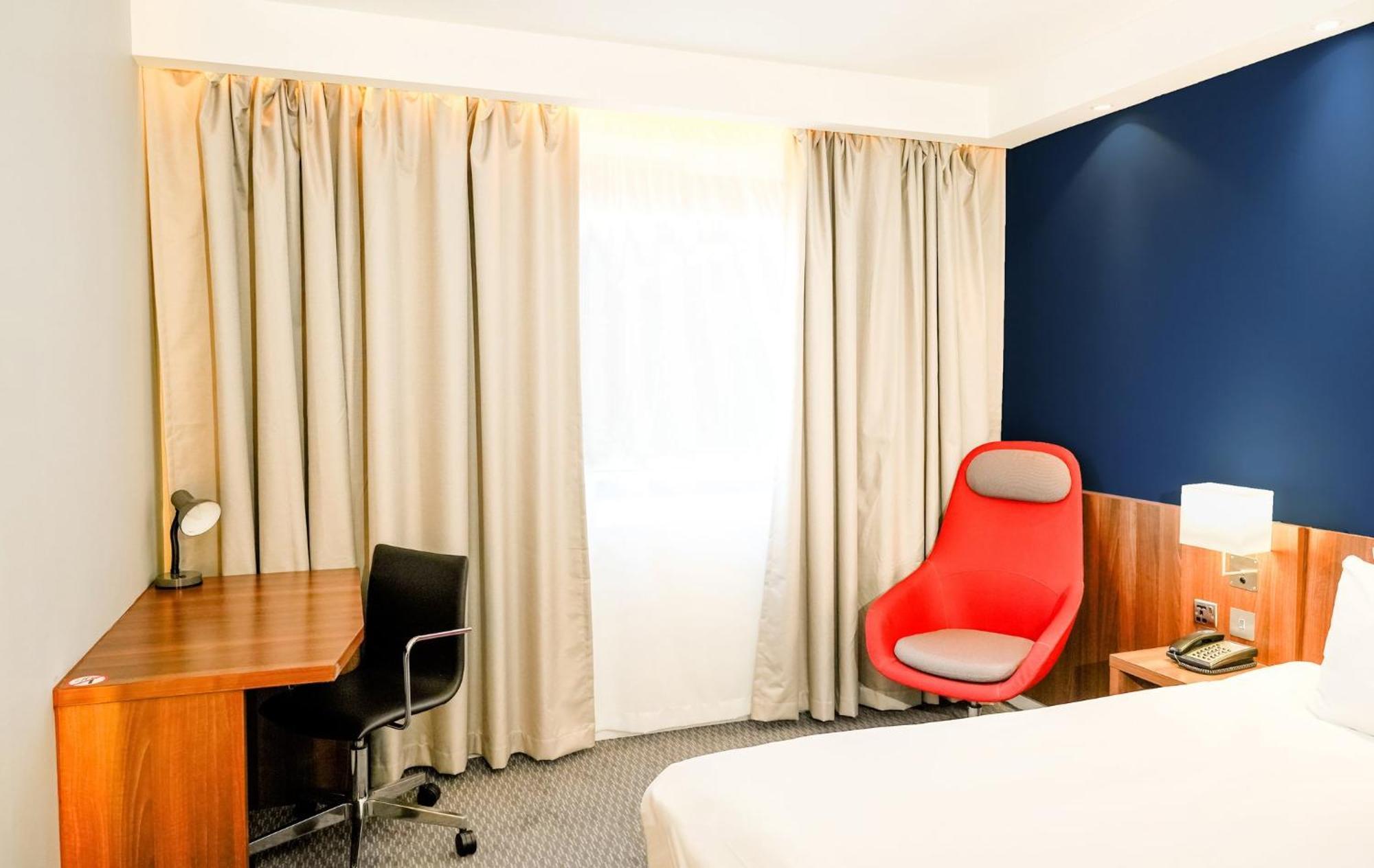 Express By Ihg Harlow